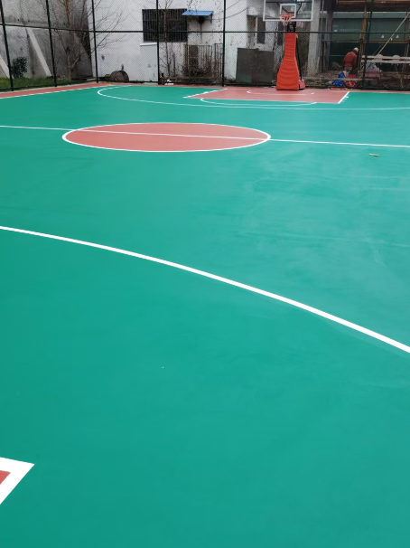 五华 球场长期使用易出现地面开裂